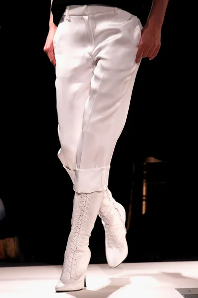 Look 18